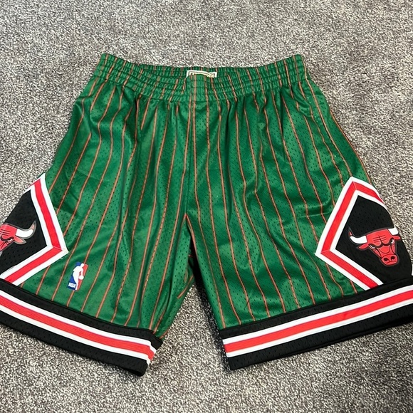 Mitchell & Ness Other - Mitchell & Ness NBA Chicago Bulls 1995 Reload Swingman Shorts Men's Size LG NWT
